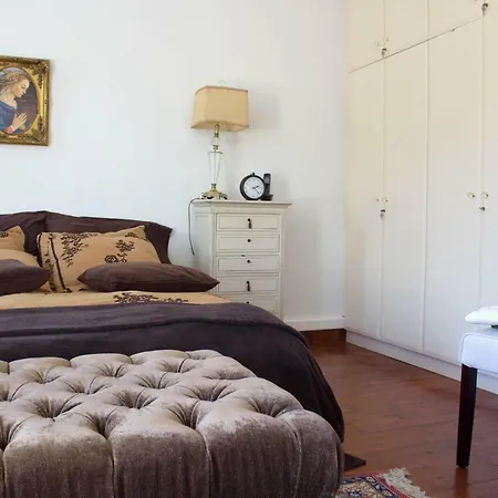 Liston Town House Apartment *