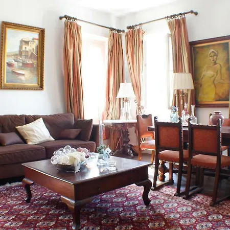 Liston Town House *