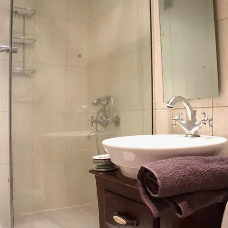 Liston Town House Apartment *